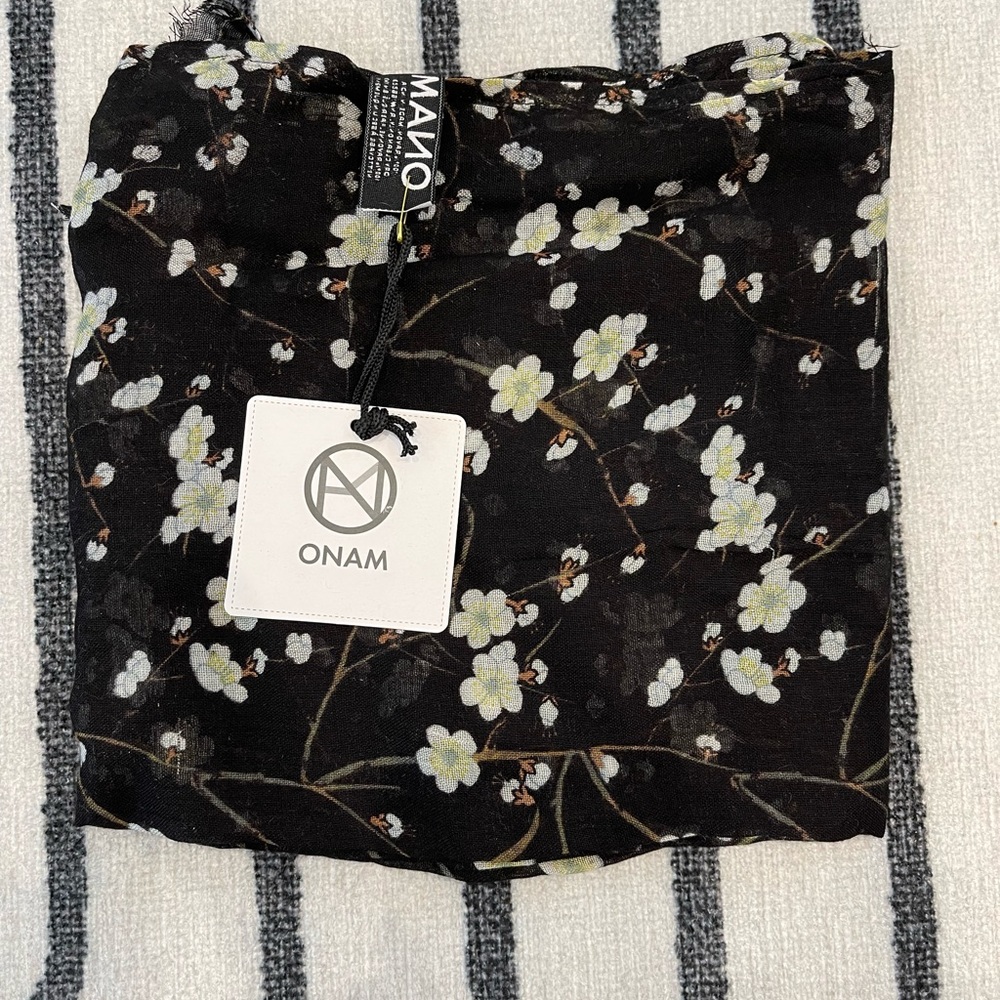 Onam NWT black floral light weight scarf